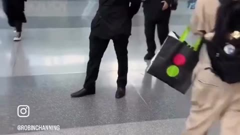 🤯✨ Watch This Man Make Everyone Look Like They're Walking Backwards! | FeedMyCuriosity