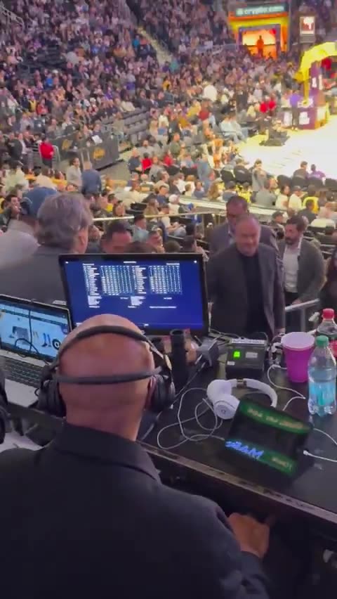 Kamala Harris and Doug Emhoff Showed Up at Lakers NBA Game and Nobody Seemed to Care