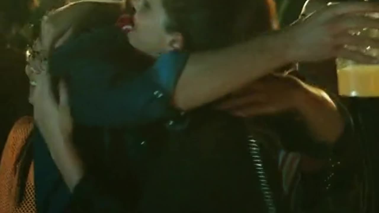 he just can't stop looking at her.. he be jealous ❤️‍🔥 #culpamia #culpamiapelícula #culpamiamovie #c