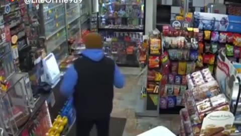 Man With Catlike Reflexes Escapes Being Stabbed To Death At A Gas Station