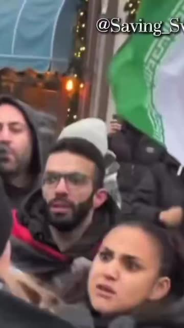 ‘Free Palestine’ activists attack Iranians protesting against the massacre in Iran