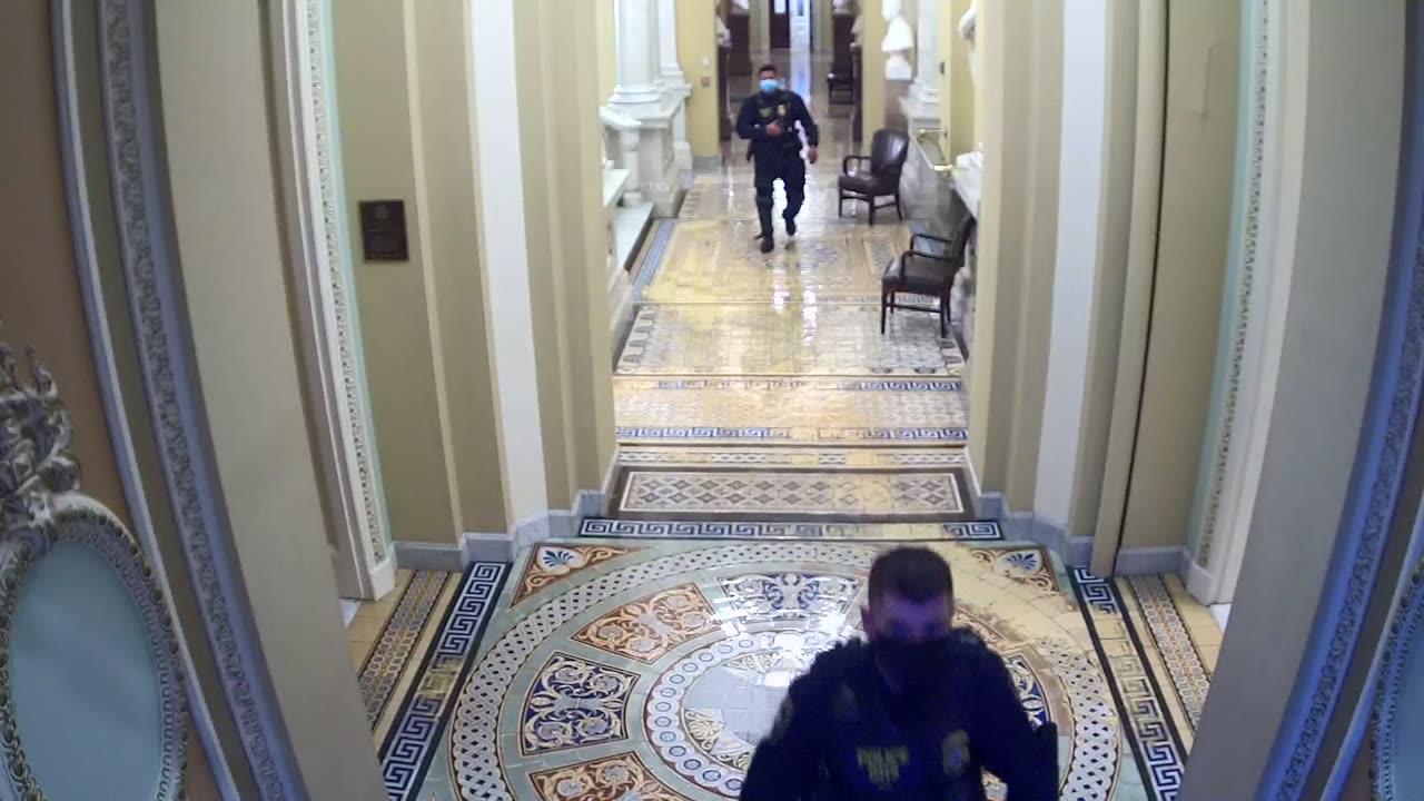 0205USCS02WestStairsnearS221_2021-01-06_17h00min01s910ms.mp4