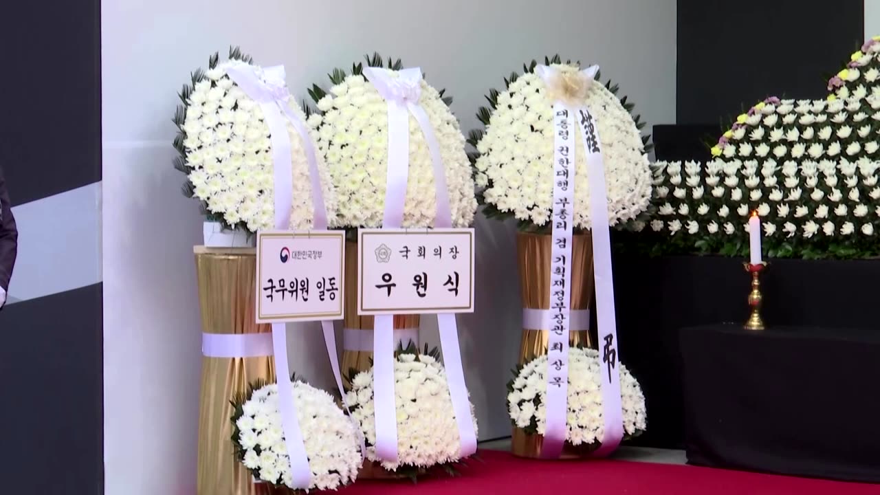 South Koreans mourn deaths of Jeju Air crash victims