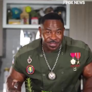 Former White House chef prepares the first meal he would make for Trump a tomahawk steak! 🥩