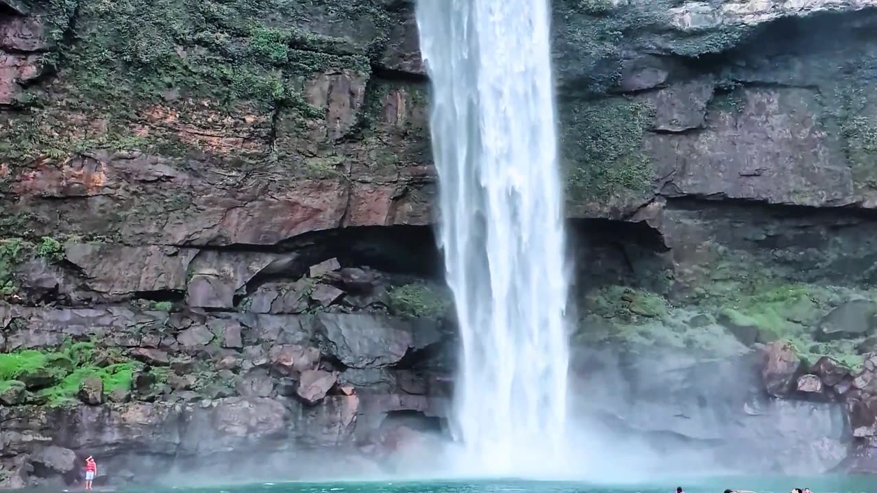 The Majestic Phe Phe Falls!