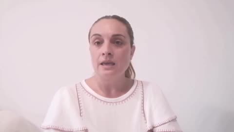 Declaraciones de una mujer víctima de la "vacuna" COVID 19