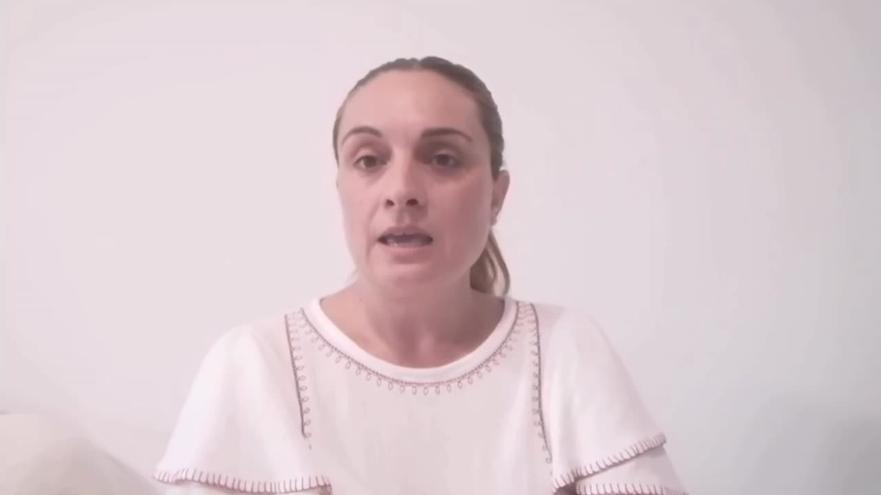 Declaraciones de una mujer víctima de la "vacuna" COVID 19