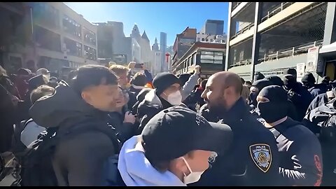Violent Clashes Break Out As Anti-ICE Agitators Confront Officers in NYC