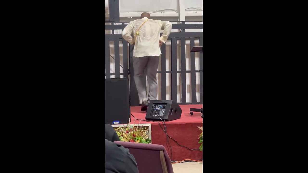 Dance Sir!! 🕺🏾 praise break!!!!
