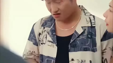 Ông tr-ùm đi ăn cùng con gái nào ngờ gặp cảnh này