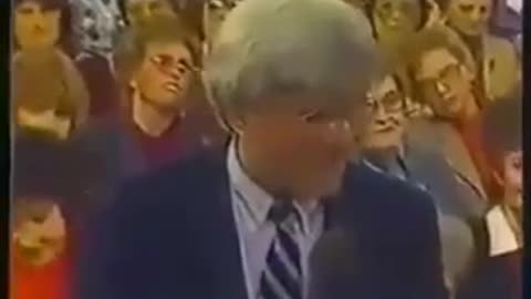 Phil Donahue - This was filmed in 1985 - the year before vaccines became liability free