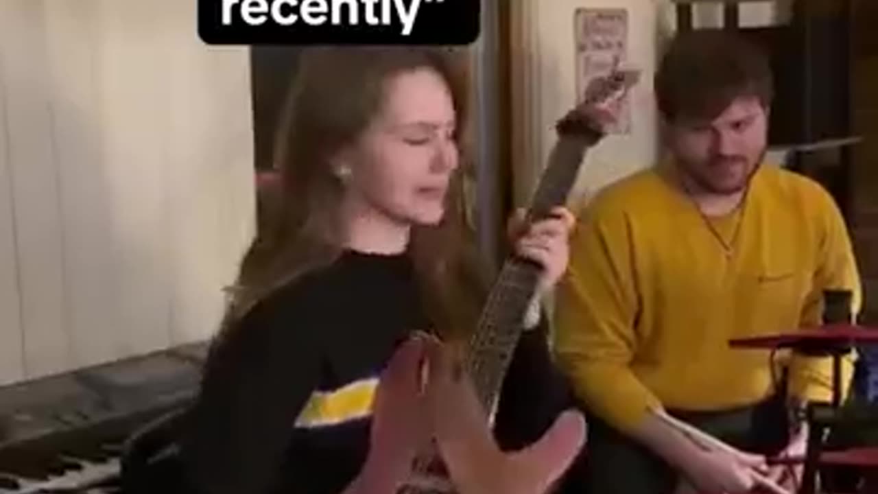 🎸🎵 Playing Guitar with VOCAL Chords! | FeedMyCuriosity