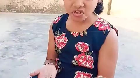 बच्ची का दिया टूट गया