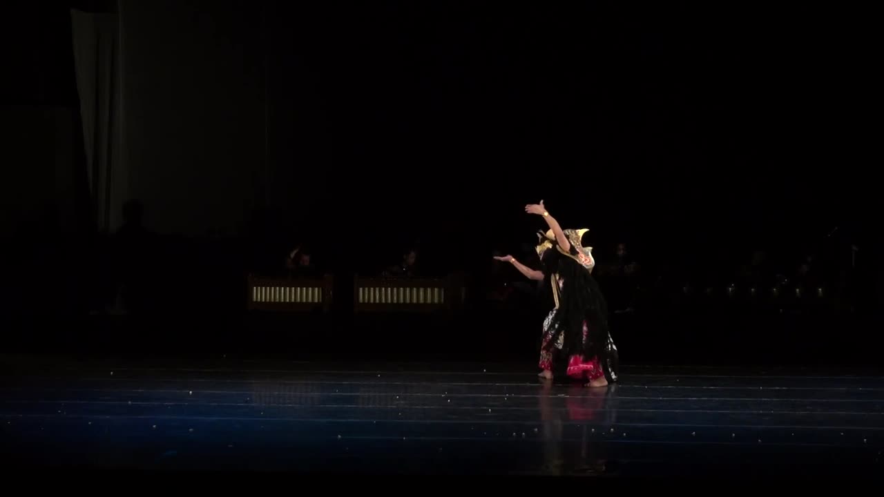 THE ART MAKER OF JAVANESE DANCE