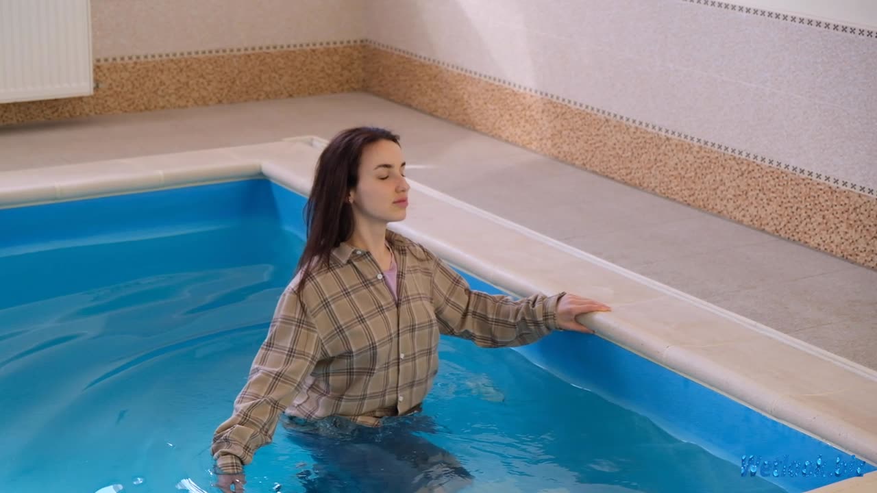 Wetlook girl in shirt and jeans