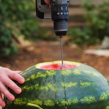 DIY garage juicer 🍉 Make watermelon juice right inside the fruit! 😎