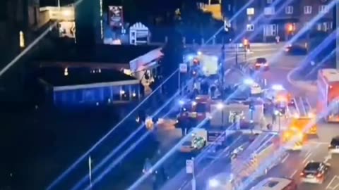Major emergency service response at Edmonton Green station in London 🇬🇧