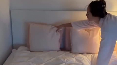 Transparent Clean： Floor Revival with Veronica for a Fresh Shine! (1)