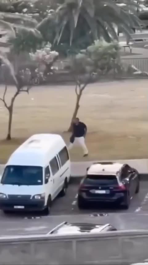 Brave citizen unarmed one attacker Bondi Australia