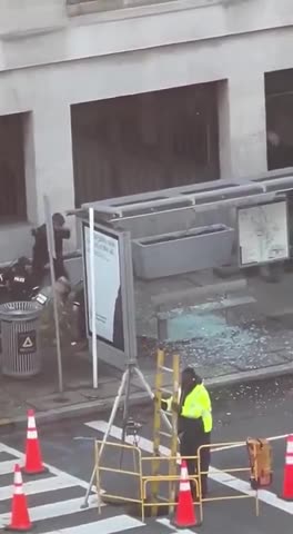 Law officials RESPONDING to 2 WV National Guards SHOT Near the White House!