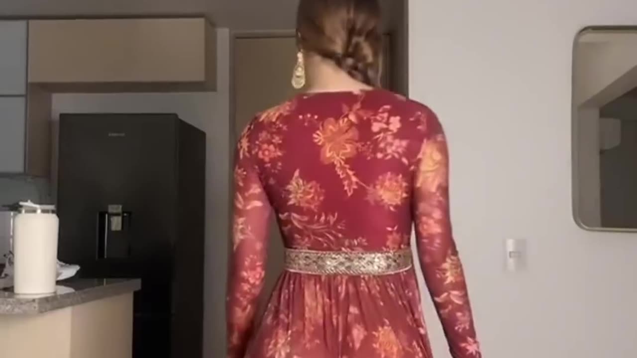 Laura Sahar_ Most Attractive Body Shape Woman _ Bio & info.