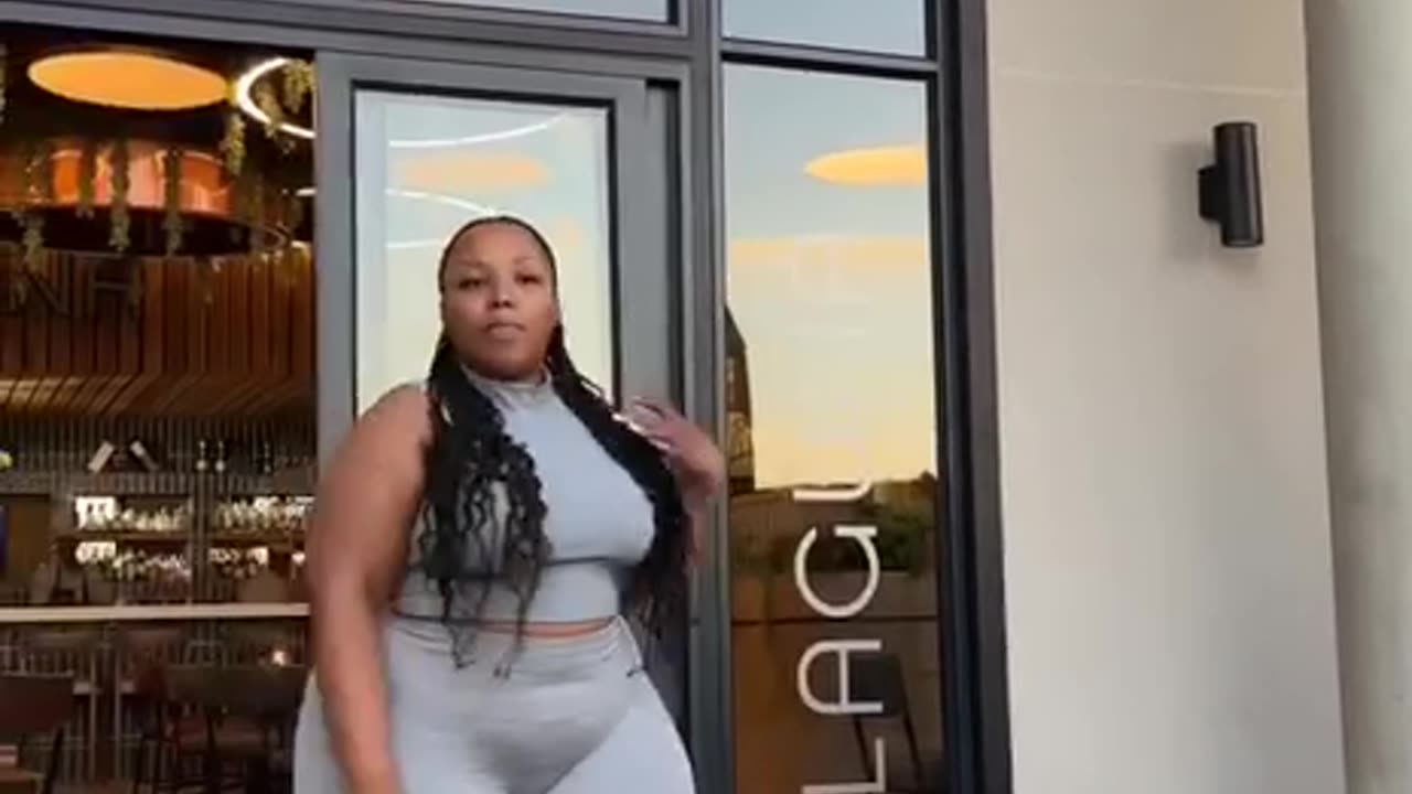 Thick curvy Azz getting into it.