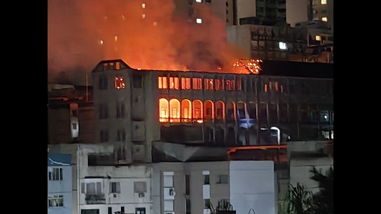 Incêndio destroi o Colégio Marista, em frente à antiga Reitoria da Universidade Federal de Santa Maria