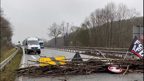 🚩🇩🇪 Police in Giessen, Germany, stand idle while ANTIFA erects