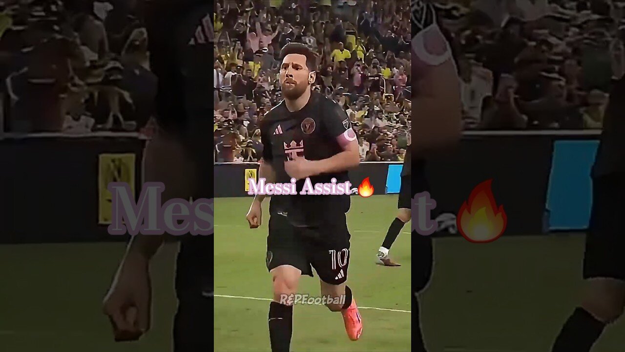 How Did Messi Find This Pass?! 🤯 | Real-Time Assist