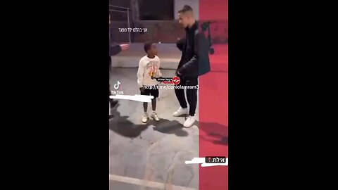 Ebreo sputa in faccia al "suo animale preferito, il negro".