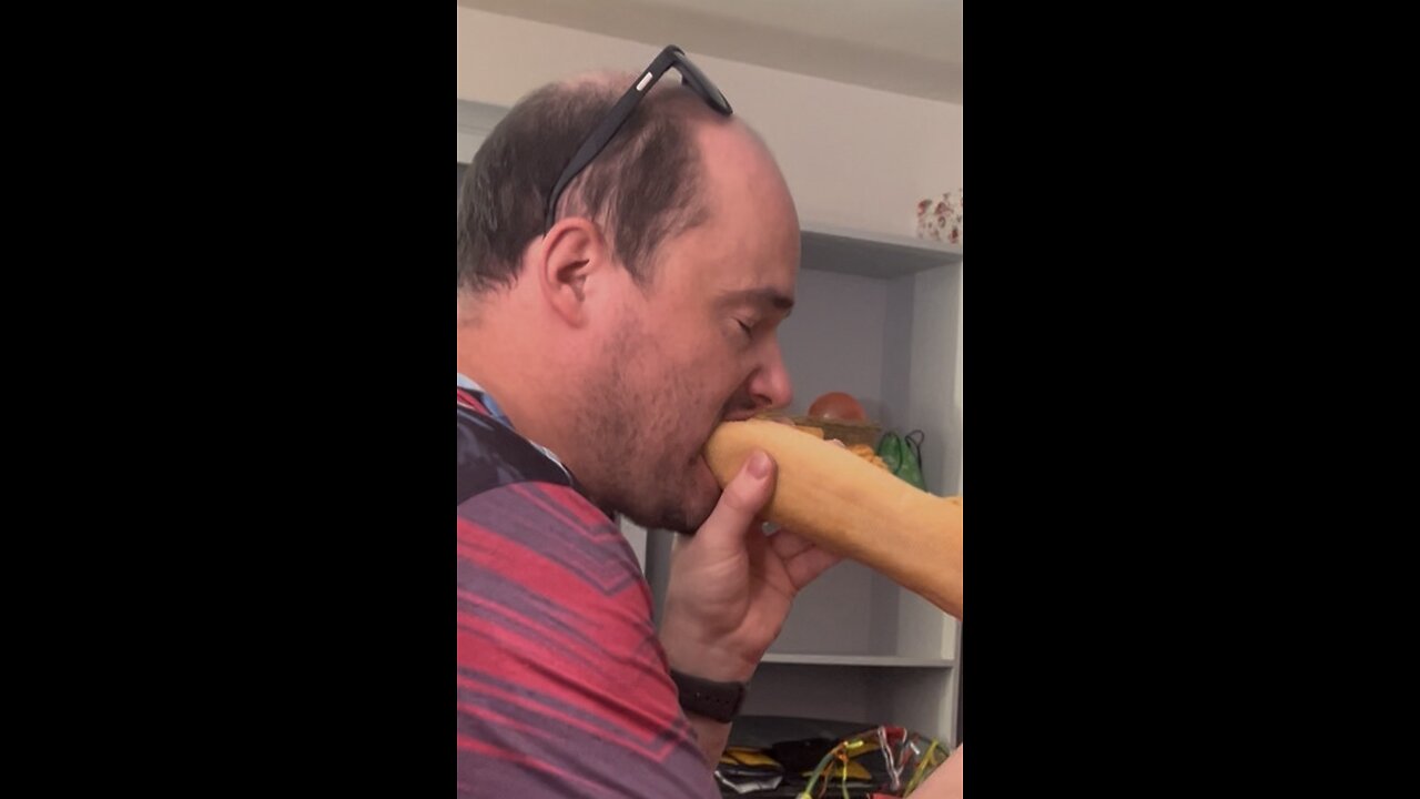 Lucas Eating a Crisp Sandwich 🥪