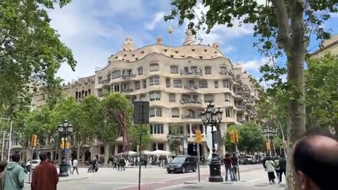 We got ROBBED in Barcelona!🥲 Family Trip to Spain #TravelWSar