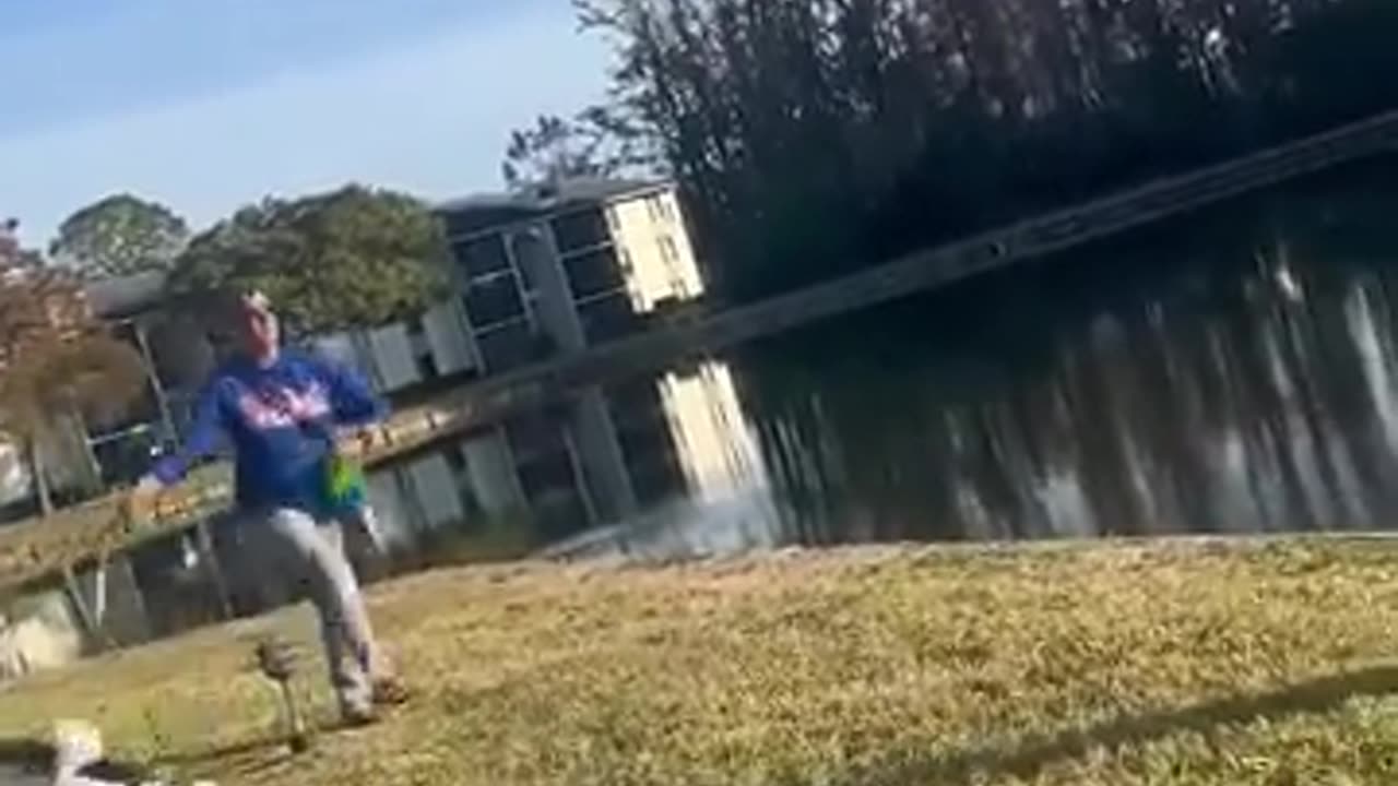 Florida Karen tries to push man into water for fishing