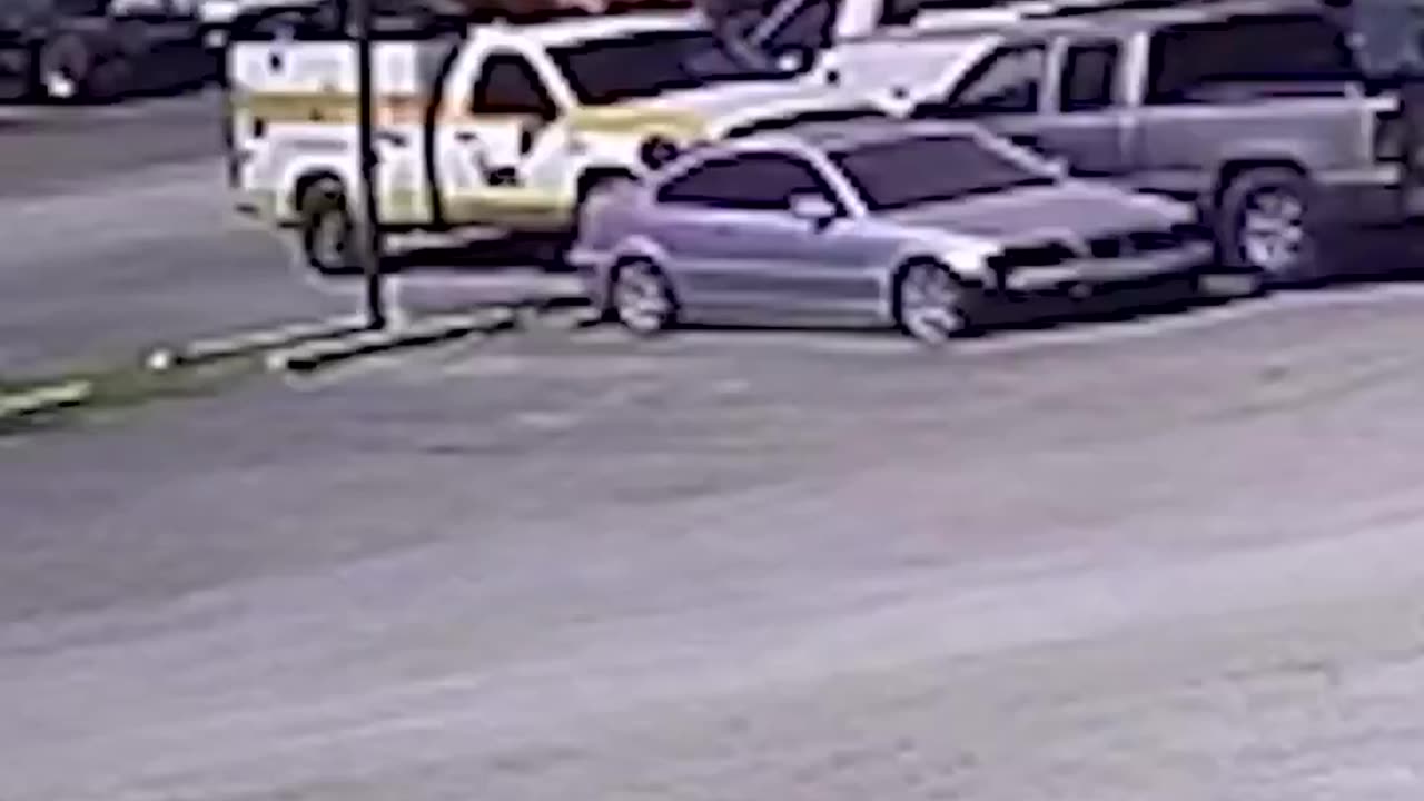 Surveillance video captures the plane crash in Fort Worth, Texas. - WFAA 10H Ago