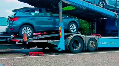 👀 Don’t Blink! Open Trailer Car Unloading Process