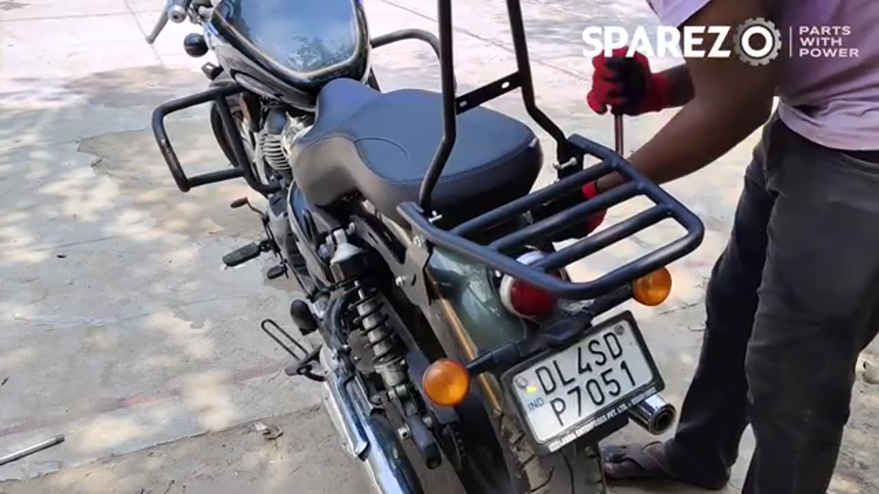 Meteor 650 Modification | Backrest Installation Super Meteor 650 - SPAREZO
