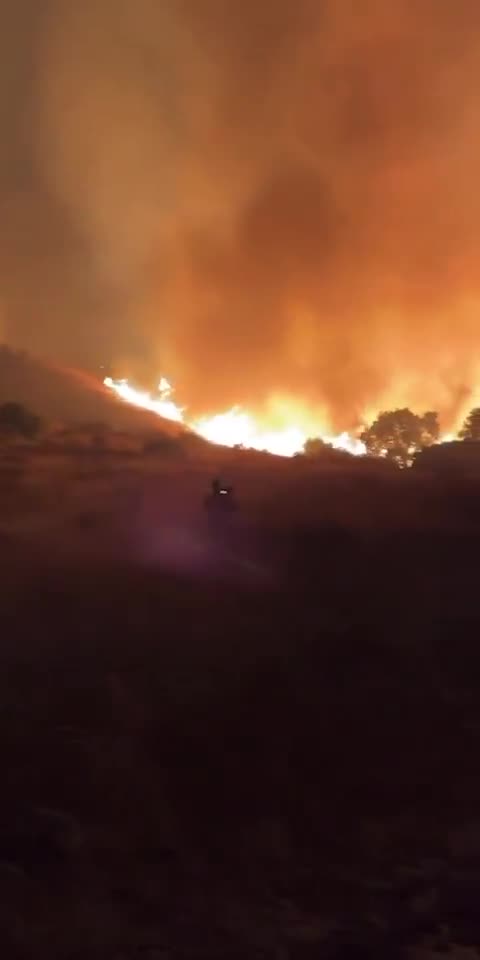 Hughes Fire in Los Angeles County exploded to 10,000 acres on Wednesday with zero....