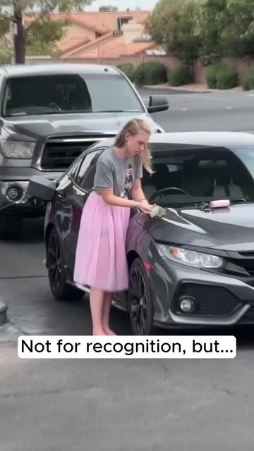 God was watching, so he sent her an angel😇