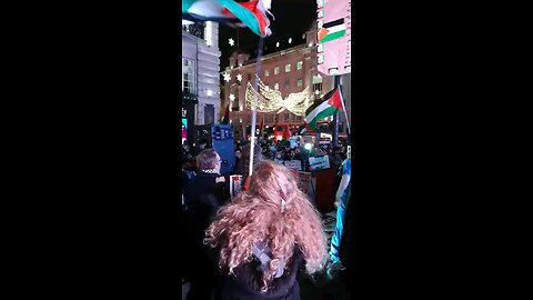 Listen up @Keir_Starmer!! This is Piccadilly Circus in the centre of London tonight ❤️#londonprotest