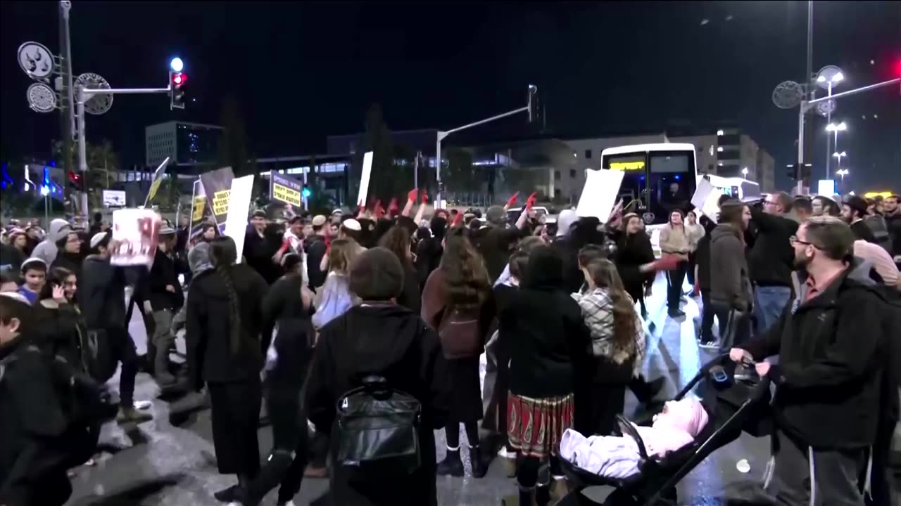 Right-wing protesters block highway in Jerusalem over ceasefire deal