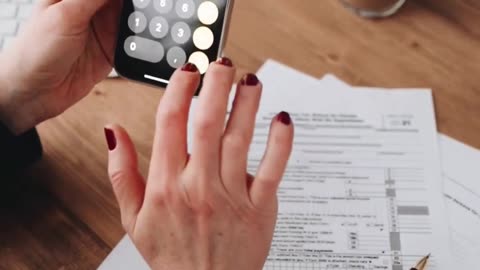 This Price Tracking Hack Saves Hundreds on Black Friday #blackfriday #shoppingtips`