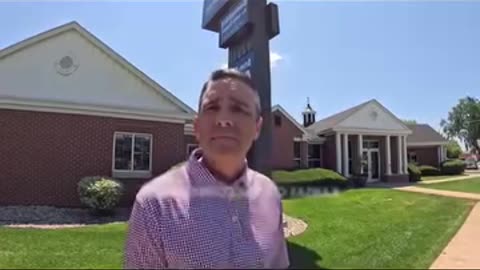 BANK MANAGER KAREN BELIEVED THE SIDEWALK WAS HIS PROPERTY, , BUT THE COP PROVED HIM AFOOL.!!