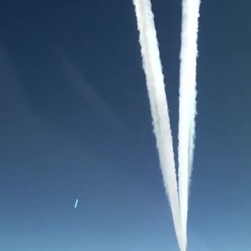 At the crossroads of airways, it's always nice to meet the Queen of the Skies.