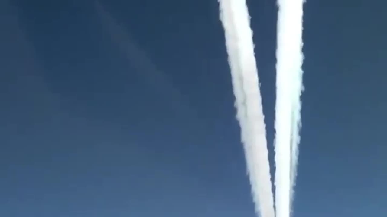 At the crossroads of airways, it's always nice to meet the Queen of the Skies.