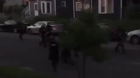 🟢 FLASHBACK: Minnesota National Guard SHOOTS Paintballs At Citizens Who Refuse To Go Inside (2020)