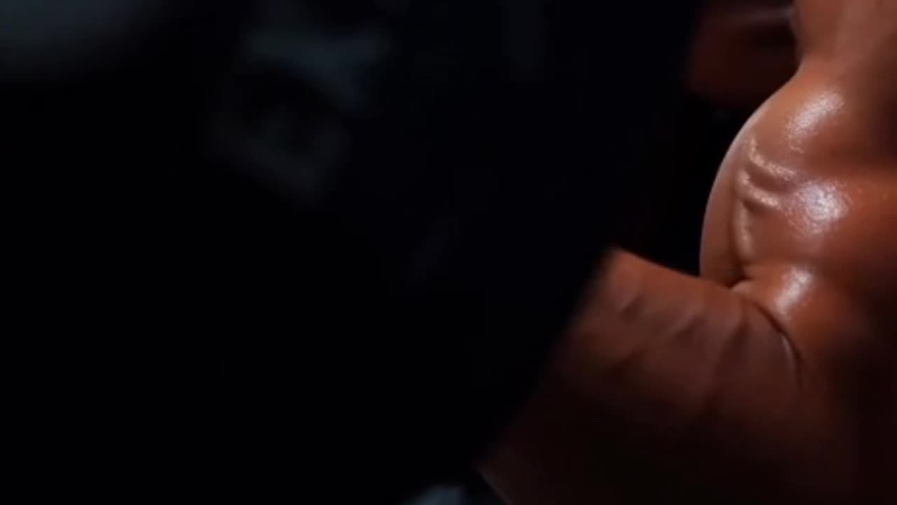 Female Bodybuilder Barbell Preacher Curls TO FAILURE