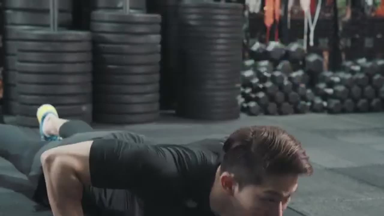 Freestocks - Push Up Exercise - Free Stock Creative Commons Video - kLugg-_oxTY