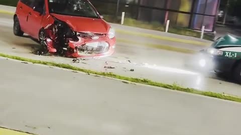 Head-on Collision Leads to Viral “Claaaro Que Choco” Moment