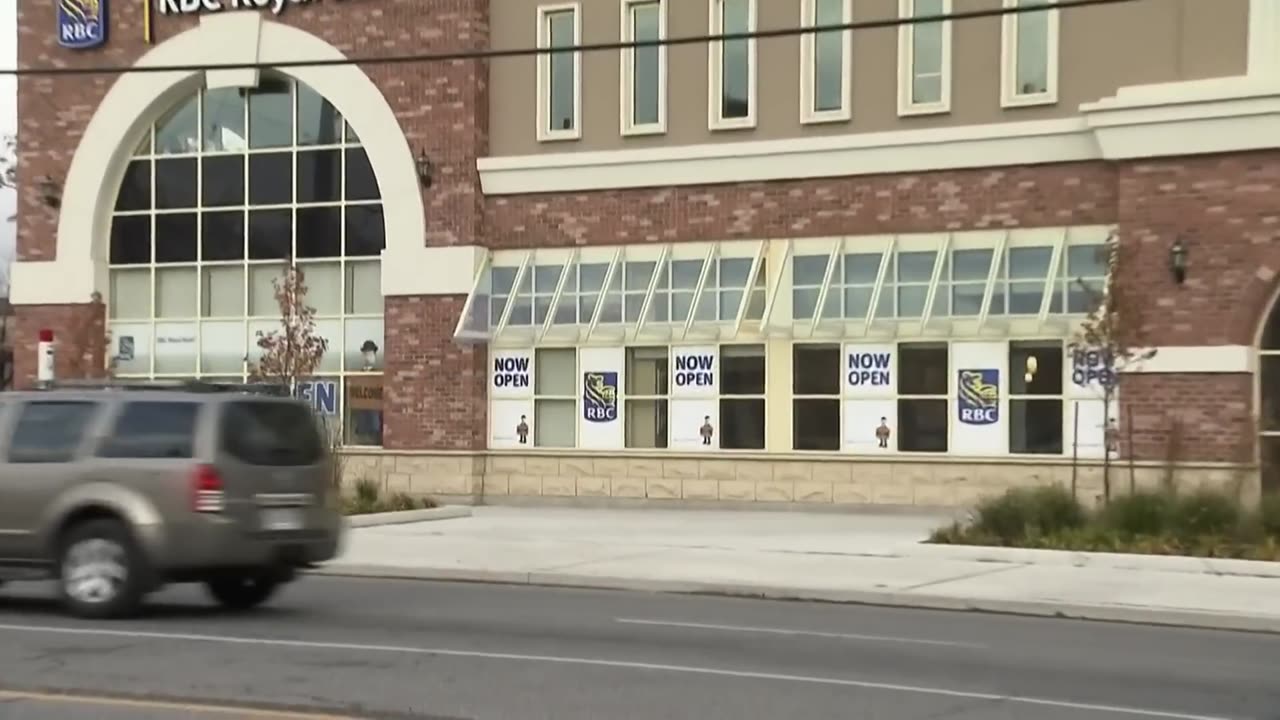 Canadian banks messing up with customers