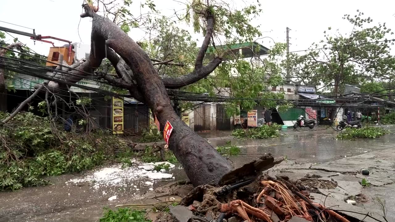 Locals clean up after Typhoon Bualoi hits central Vietnam